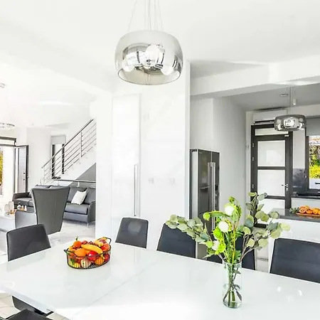 Contemporary Furnishings And Decor Villa-daisy Trogir