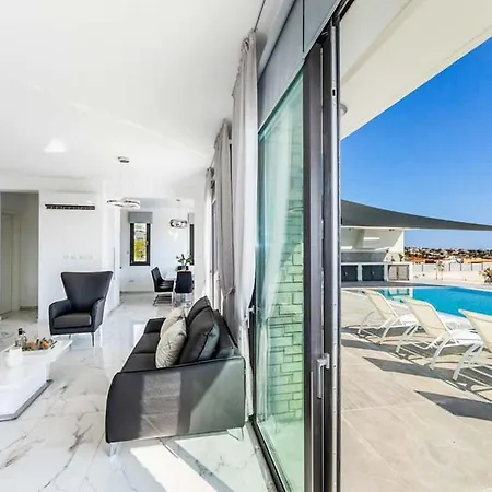 Apartment Contemporary Furnishings And Decor Villa-daisy *