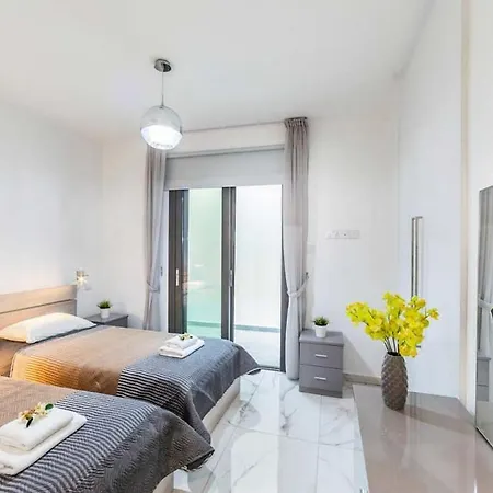Apartment Contemporary Furnishings And Decor Villa-daisy