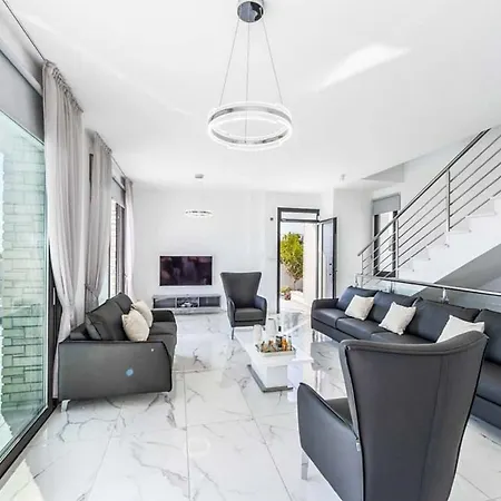 Contemporary Furnishings And Decor Villa-daisy Trogir