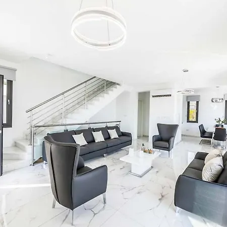 Contemporary Furnishings And Decor Villa-daisy