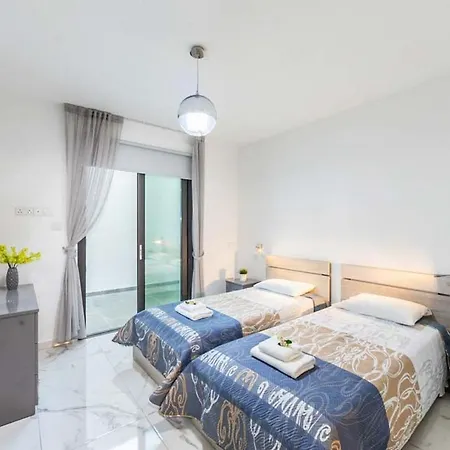 Contemporary Furnishings And Decor Villa-daisy Apartment